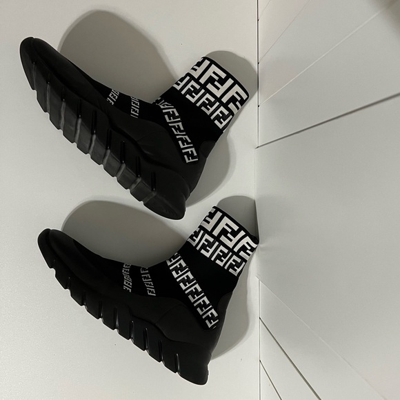 Fendi Mens Sneaker - Picture 4 of 6